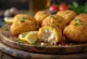 Bolinho de bacalhau med kikärtor, krispiga fiskbollar serverade