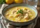 Avgolemono med vitlök serverad med färsk persilja