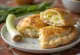 Empanadas med purjolök och grädde serverad