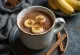 Banan- och chokladte i kopp
