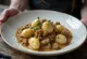 Haggis gnocchi, en läcker rätt serverad med krämig gräddsås och färsk rosmarin