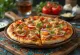 Nigeriansk stil pizza med suya-kryddad kyckling och palmoljebas