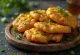 Pakora med majs, gyllenbruna och krispiga bitar serverade