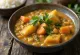 Sambar med kokos, dekorerad med färsk koriander