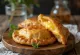 Chilean Empanada de Queso, ostempanada, i gyllenbrun deg
