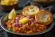 Nylagad Pav Bhaji, med krispigt bröd och kryddig grönsakssås