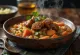Cuchuco con chicharrón, med krispigt fläsk och kryddiga grönsaker