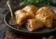 Empanadas med rökt fläskkarré i gyllenbrun deg