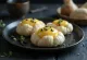 Bao bun med vaniljkräm serverad