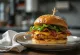 Kyckling Club Burger med knaprigt bacon och grillad kyckling