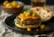 Nylagad indisk hamburgare med currykryddad puck och mango chutney