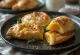 Empanadas med aubergin och parmesan gräddade gyllenbruna